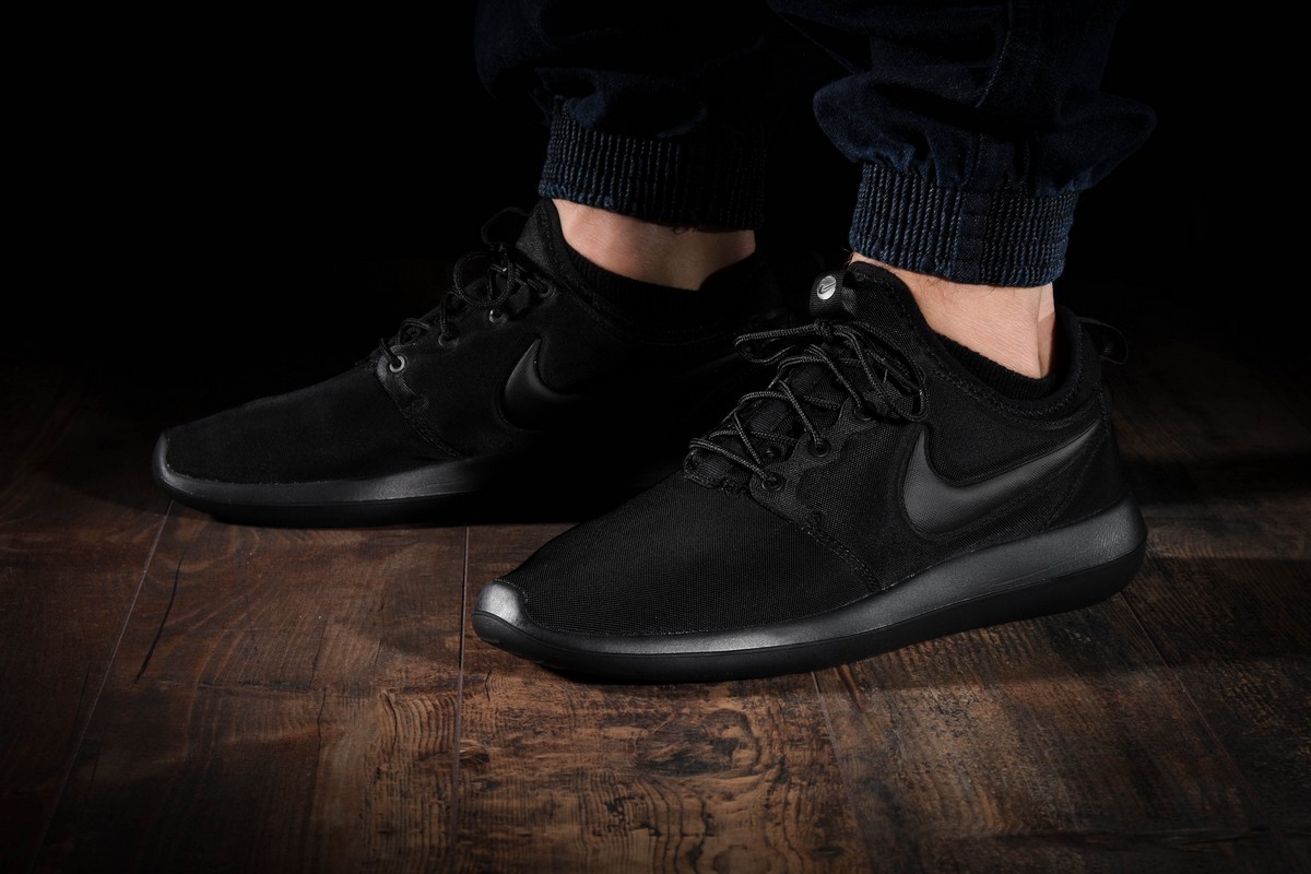 NIKE ROSHE TWO TRIPLE BLACK