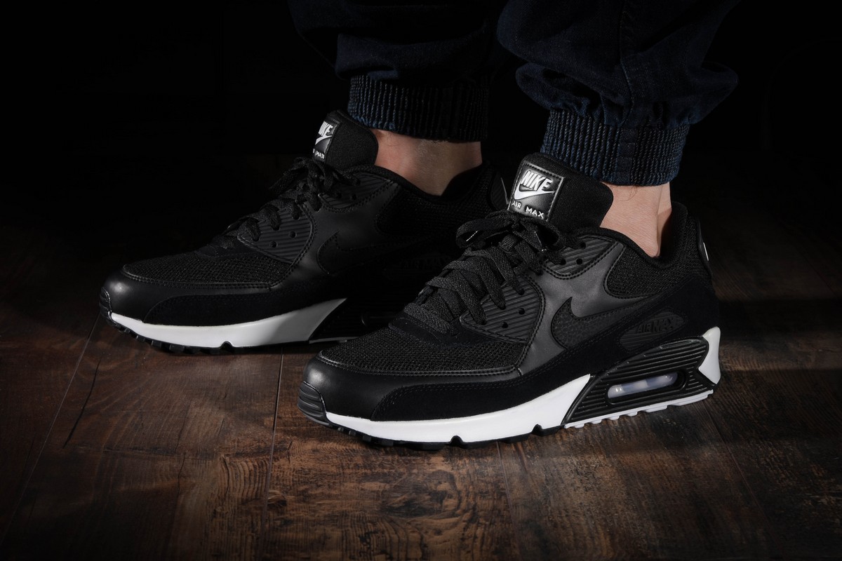 NIKE AIR MAX 90 ESSENTIAL BLACK