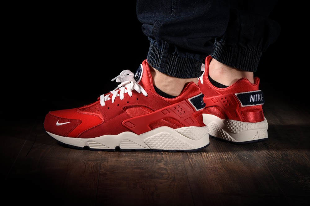 nike air huarache run premium red