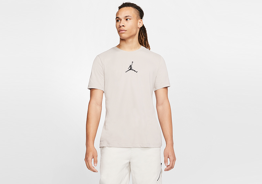 NIKE AIR JORDAN JUMPMAN CREW TEE MOON PARTICLE cena 582,50kč ...