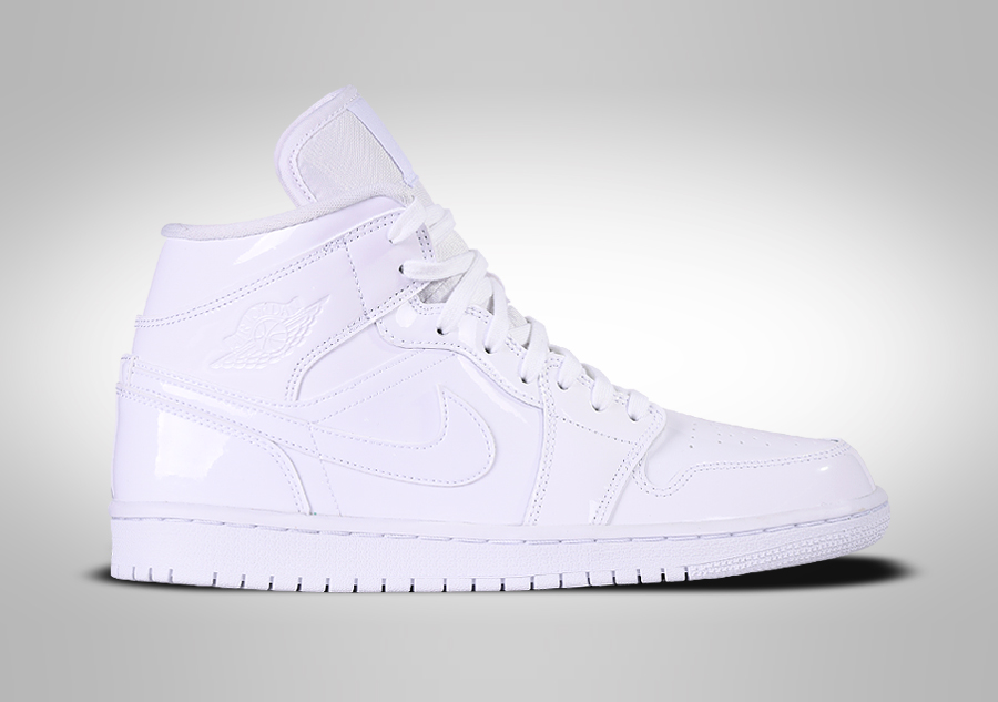 NIKE AIR JORDAN 1 RETRO MID WMNS TRIPLE WHITE Bílé cena 7055,00kč |  Basketzone.net