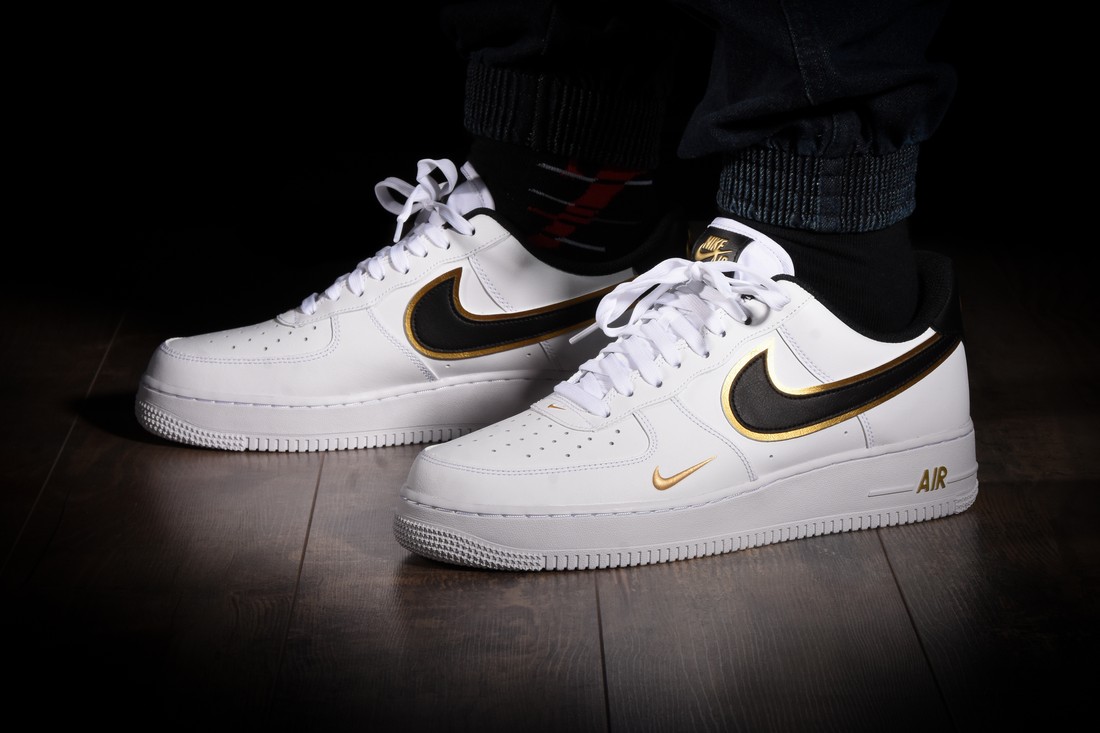 NIKE AIR FORCE 1 LOW WHITE METALLIC GOLD SWOSH PACK